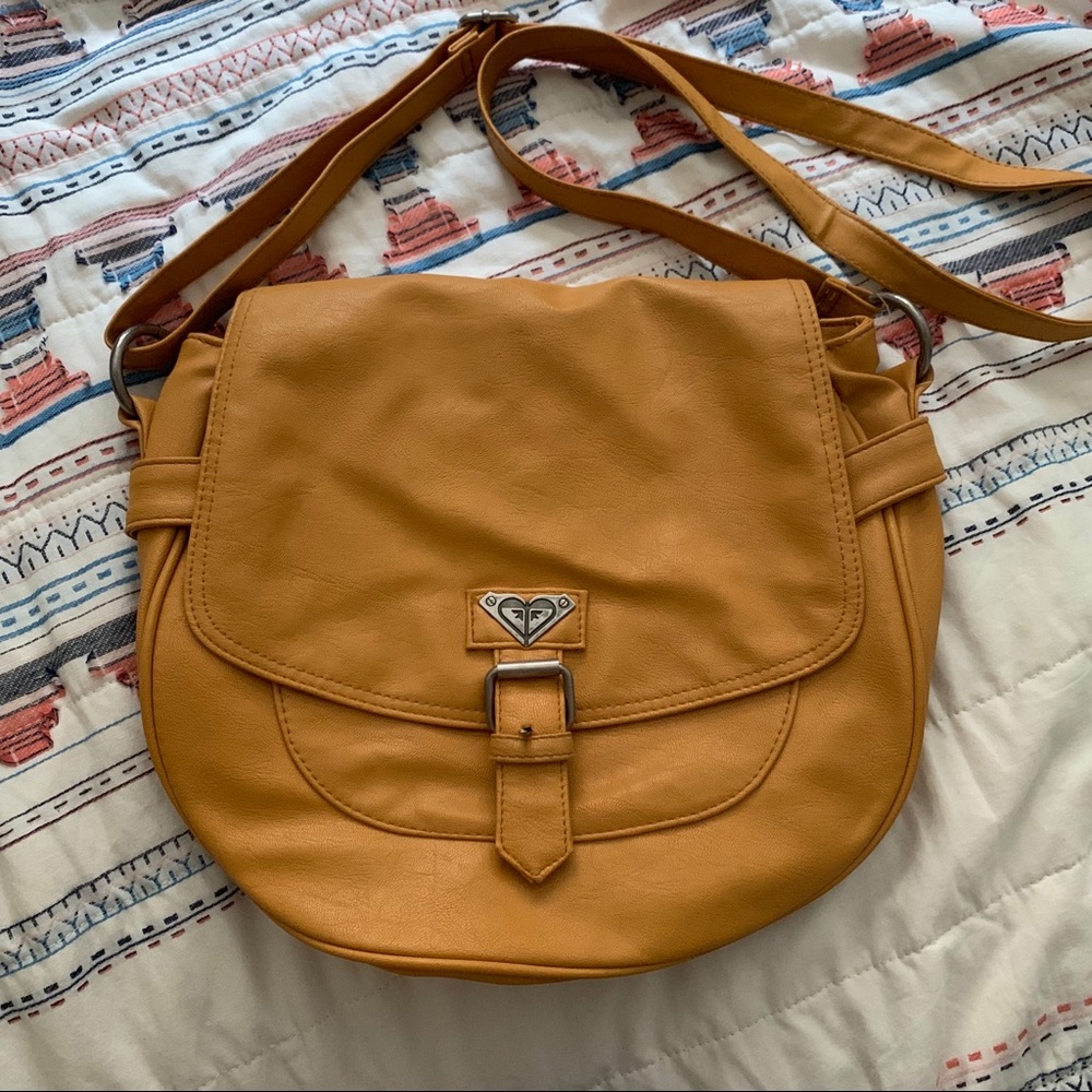 Roxy mustard color crossbody bag 👜